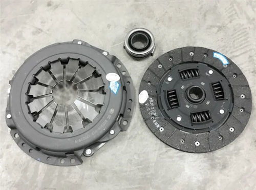 汽車上有哪些零部件,容易因?yàn)槭褂貌划?dāng)而損壞或縮短使用壽命